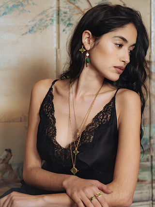 Rhaenira amphora necklace